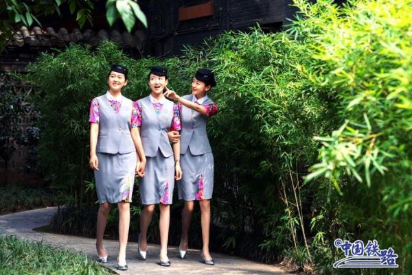 成都往返香港高铁列车将开行，新制服亮相！