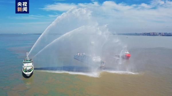 “海空立体”联合救援 粤琼联合举办客滚船海上应急搜救综合演练