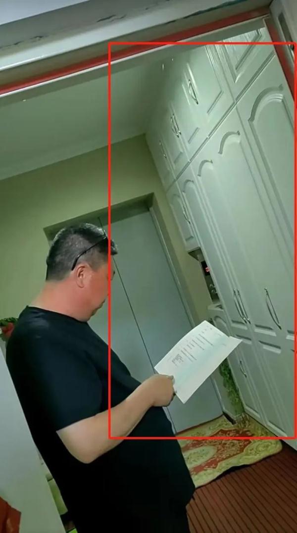 房子两年没住，门被邻居堵死了！官方通报了