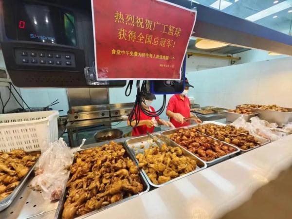 位于广州的“989大学”火了！全校师生一起加鸡腿，真香~