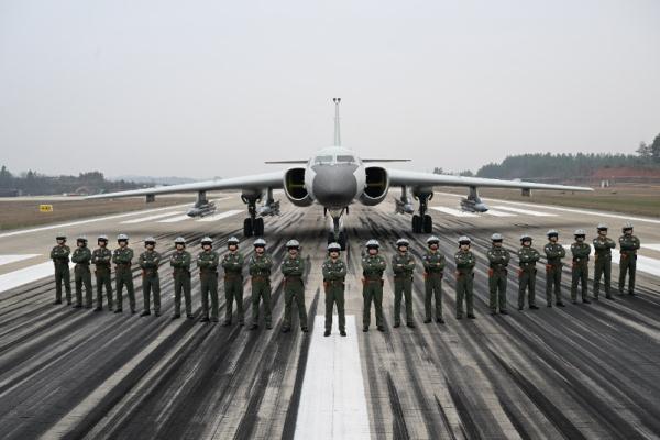 呼啸云海之巅，他们驾驶战机守卫祖国长空