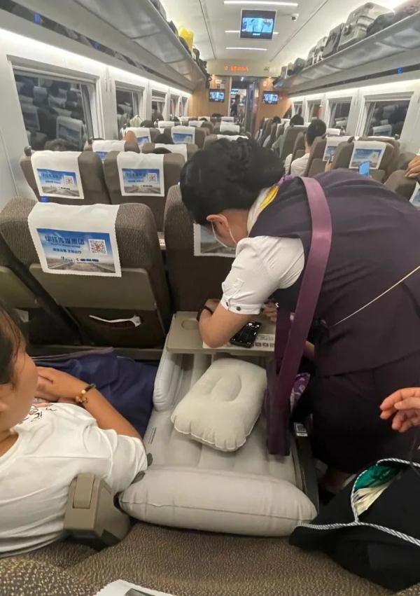 高铁上“哄娃神器”火了！网友：建议全国推广