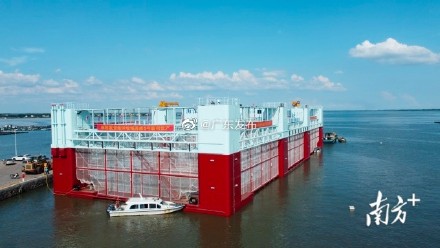 海上养殖平台“海威2号”顺利下水