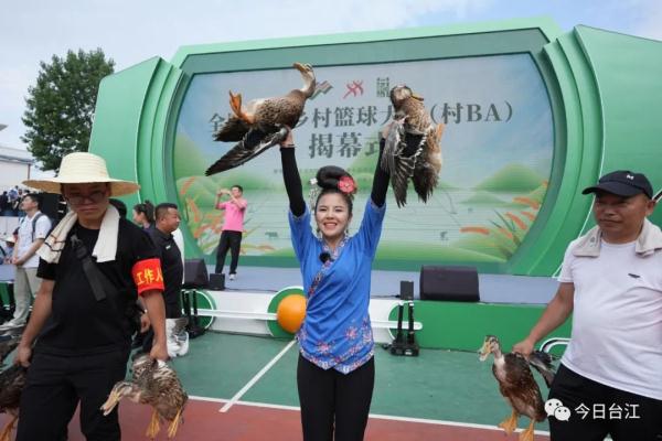 全国村BA揭幕战!贵州黔东南队VS甘肃临夏队 全国村BA揭幕战!贵州黔东南队VS甘肃临夏队