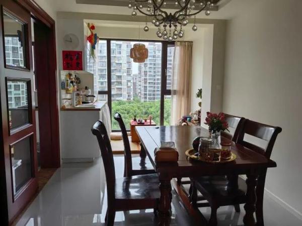 敲掉移门阳台变茶室!氛围感拉满 敲掉移门阳台变茶室!氛围感拉满