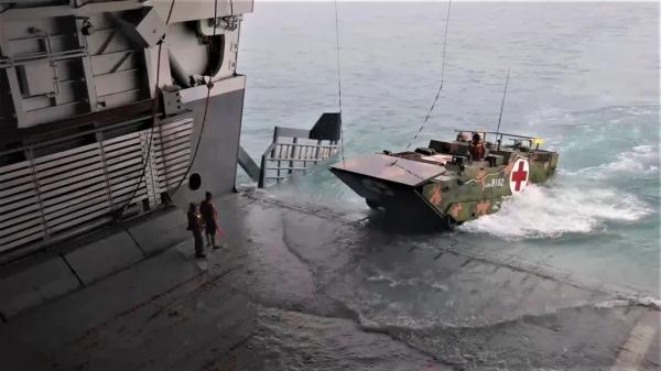 装甲驾驶特级！这个女兵真不简单