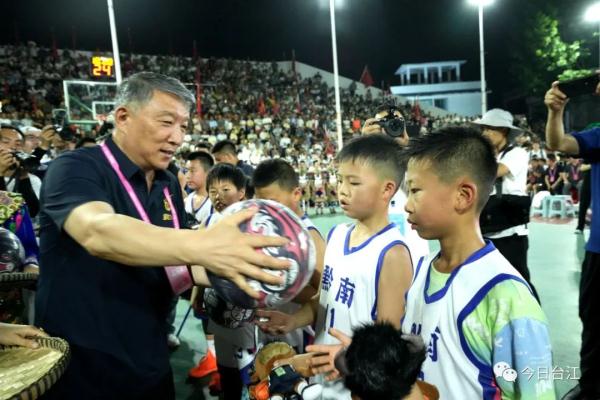 全国村BA揭幕战!贵州黔东南队VS甘肃临夏队 全国村BA揭幕战!贵州黔东南队VS甘肃临夏队