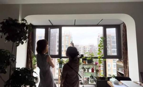 敲掉移门阳台变茶室!氛围感拉满 敲掉移门阳台变茶室!氛围感拉满