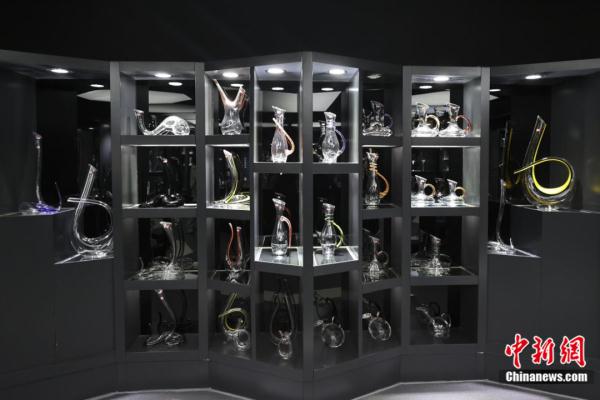 山西这座小城,把玻璃“吹”向全球 山西这座小城,把玻璃“吹”向全球