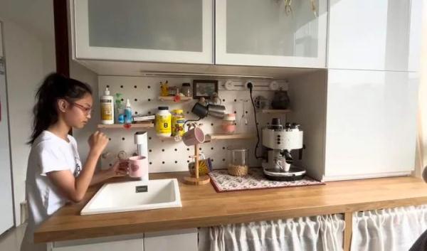 敲掉移门阳台变茶室!氛围感拉满 敲掉移门阳台变茶室!氛围感拉满