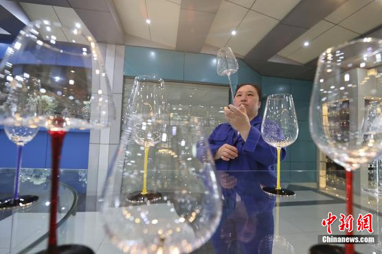 山西这座小城,把玻璃“吹”向全球 山西这座小城,把玻璃“吹”向全球