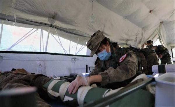 装甲驾驶特级！这个女兵真不简单