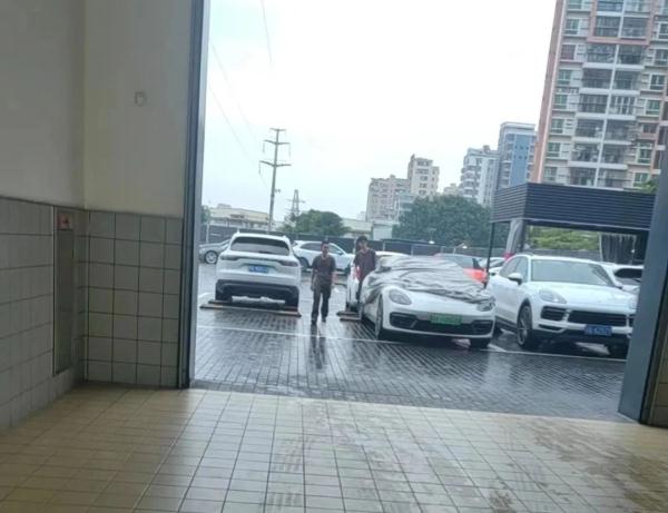 152万新保时捷，一年半维修19次