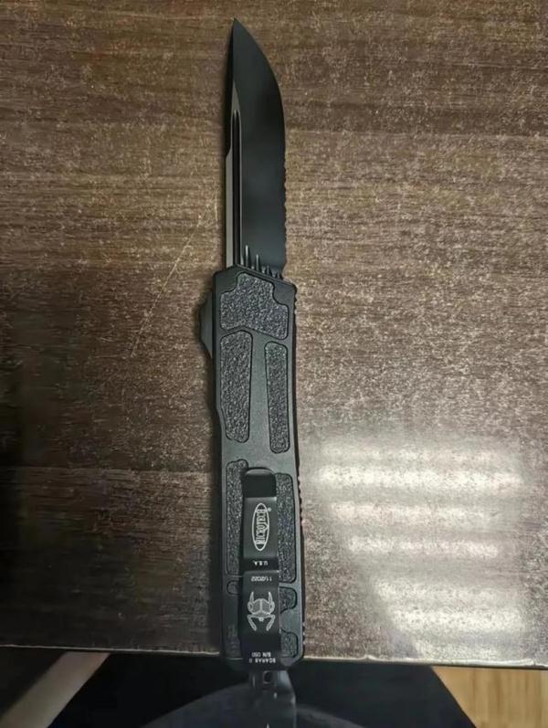 一五旬男子要进北京环球度假区观影，包里竟装两把刀！警方：拘！