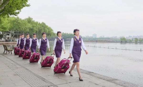 高铁上“哄娃神器”火了！网友：建议全国推广