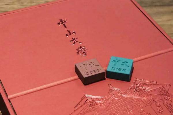 网友怒赞！这些大学的录取通知书太暖心