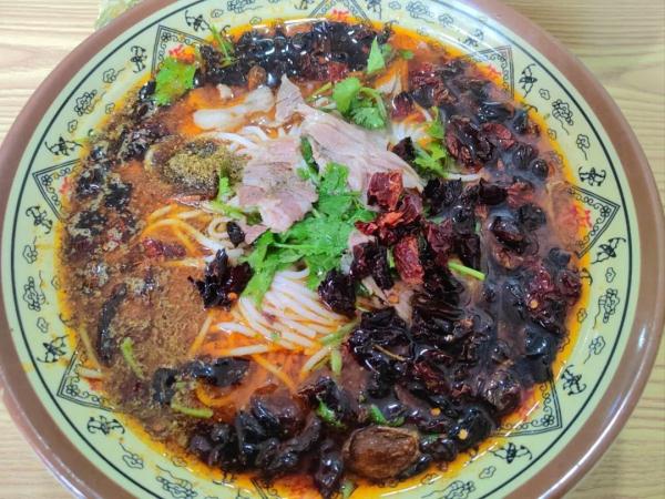 想体验15℃的夏天？来坐这条“避暑高铁”