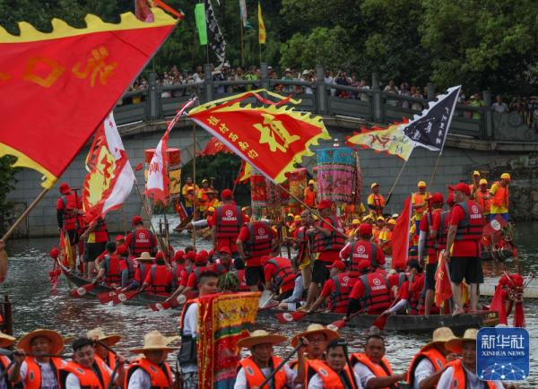 新华全媒+丨岭南端午龙舟三部曲之“乡情”:一湾水 两条船 广佛双城延续五百年的乡情 新华全媒+丨岭南端午龙舟三部曲之“乡情”:一湾水 两条船 广佛双城延续五百年的乡情