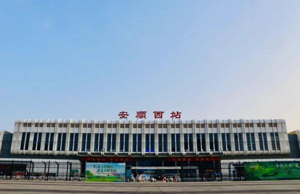 想体验15℃的夏天？来坐这条“避暑高铁”