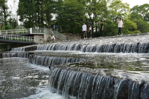 “千万工程”调研行丨浙江湖州:山区小镇的“美丽逆袭” “千万工程”调研行丨浙江湖州:山区小镇的“美丽逆袭”