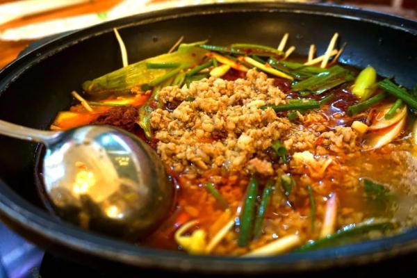 想体验15℃的夏天？来坐这条“避暑高铁”