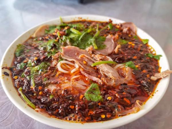 想体验15℃的夏天？来坐这条“避暑高铁”