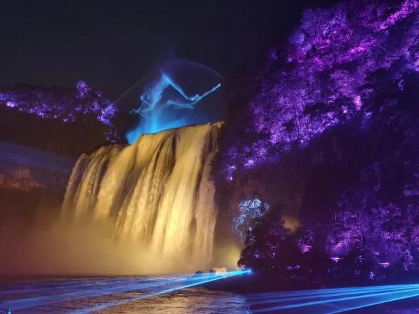 想体验15℃的夏天？来坐这条“避暑高铁”