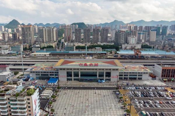 想体验15℃的夏天？来坐这条“避暑高铁”