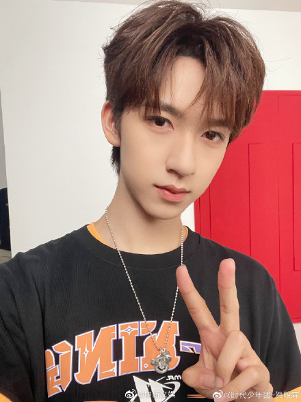 私生追贺峻霖到教室涉嫌侵权