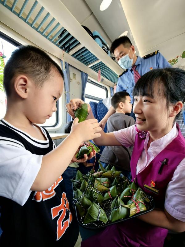 各地多彩民俗迎端午