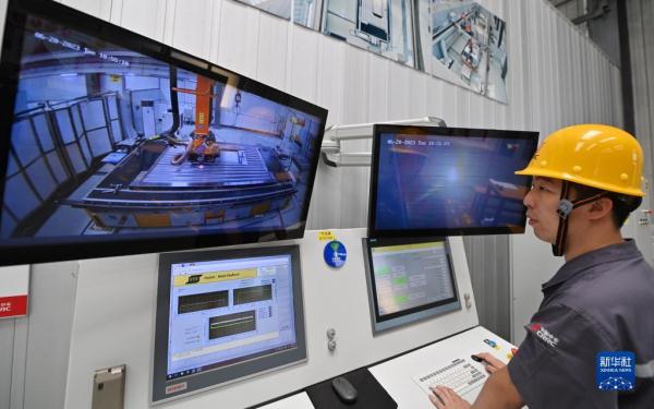 轨道上的列车跑出天津制造“加速度” 轨道上的列车跑出天津制造“加速度”