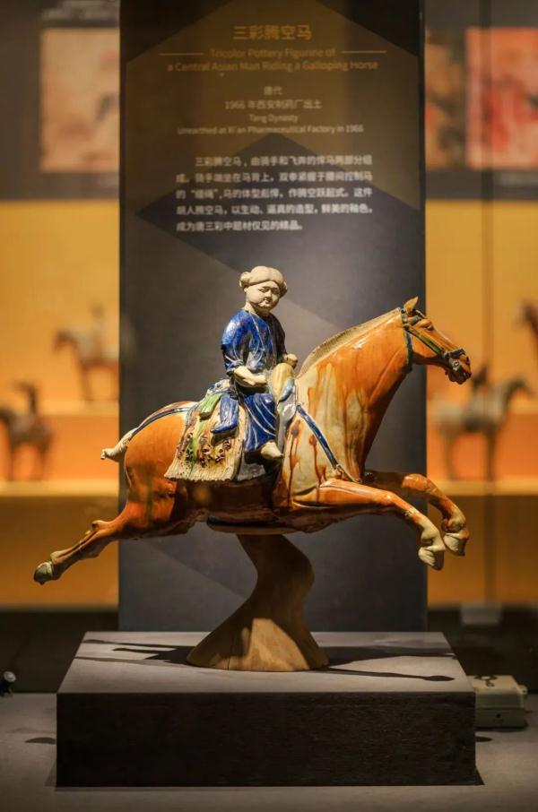 泰酷辣！兵马俑也有“多巴胺穿搭”