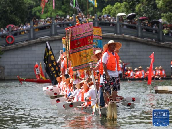 新华全媒+丨岭南端午龙舟三部曲之“乡情”:一湾水 两条船 广佛双城延续五百年的乡情 新华全媒+丨岭南端午龙舟三部曲之“乡情”:一湾水 两条船 广佛双城延续五百年的乡情