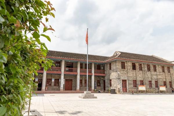 想体验15℃的夏天？来坐这条“避暑高铁”