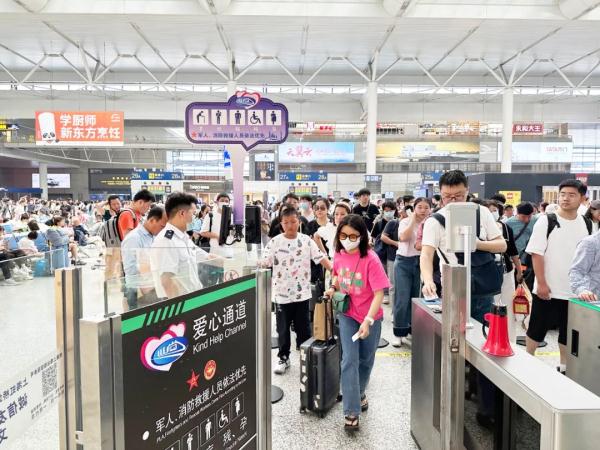 【最新】增开186趟旅客列车!长三角铁路预计今日发送旅客340万人次 【最新】增开186趟旅客列车!长三角铁路预计今日发送旅客340万人次