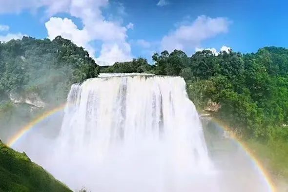 想体验15℃的夏天？来坐这条“避暑高铁”