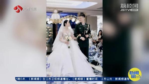 晚上9点多，他挨家挨户用力敲门！