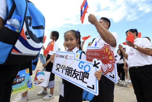 中国中车走近老挝民众