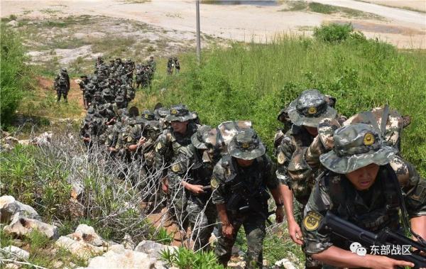 关注｜20公里战斗体能拉练，开拔！