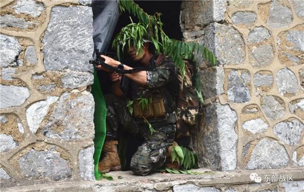 关注｜20公里战斗体能拉练，开拔！