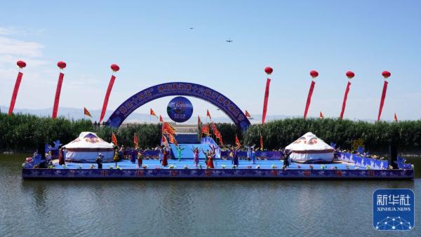 新疆博斯腾湖第十六届开湖季捕鱼节开幕