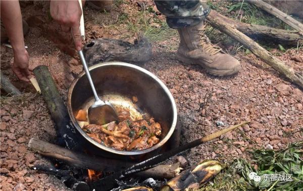 关注｜20公里战斗体能拉练，开拔！