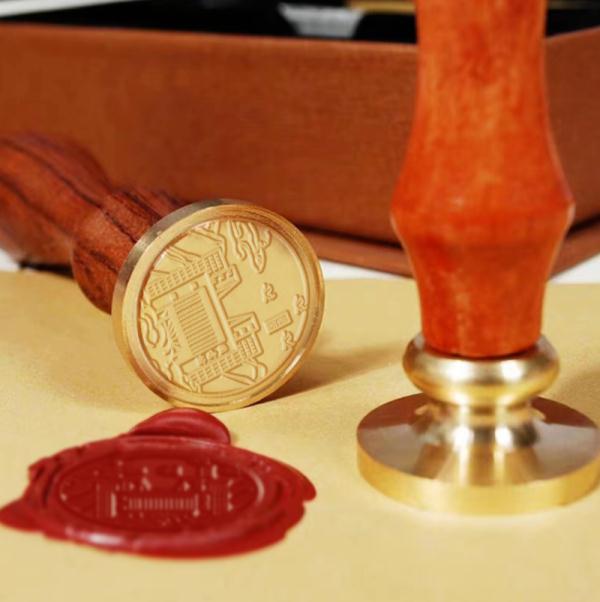 明信片、登机牌、保温杯……重庆高校毕业赠礼“卷”起来 明信片、登机牌、保温杯……重庆高校毕业赠礼“卷”起来