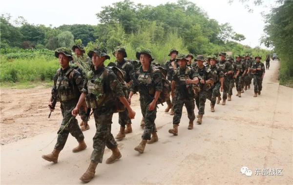 关注｜20公里战斗体能拉练，开拔！