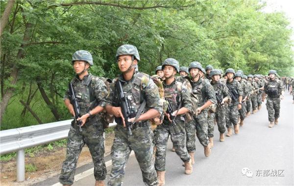 关注｜20公里战斗体能拉练，开拔！