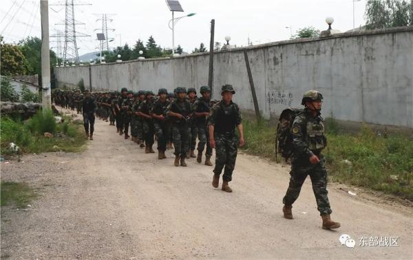 关注｜20公里战斗体能拉练，开拔！