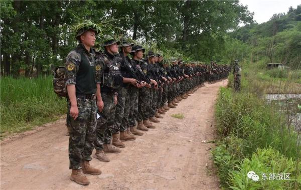 关注｜20公里战斗体能拉练，开拔！