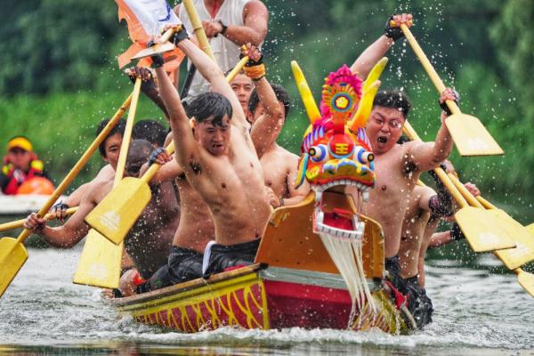 杭州西湖：龙舟争渡庆端午