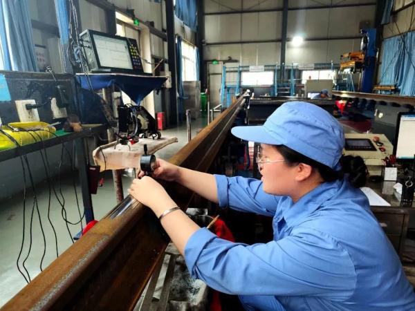 硬核!铁路女生的包里装了啥? 硬核!铁路女生的包里装了啥?