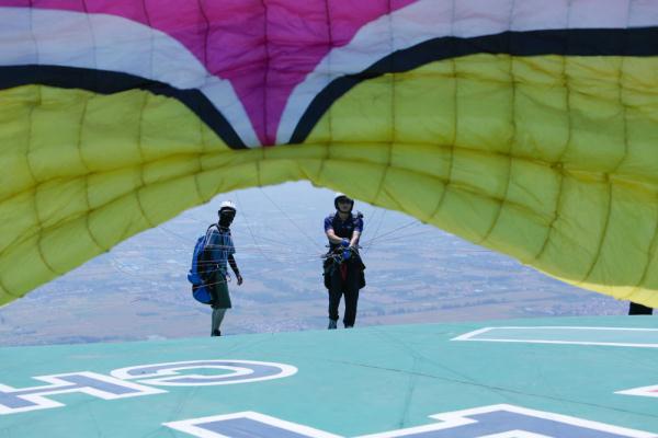 “梦想天空分外蓝”——太行山上 追梦蓝天